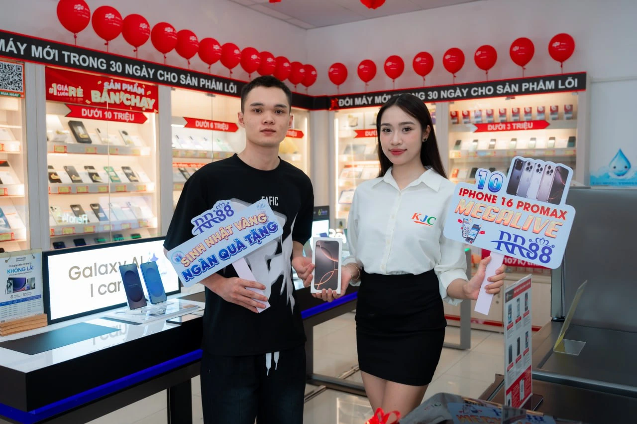 Trao tặng iphone 16 promax khách hàng hải phòng 5