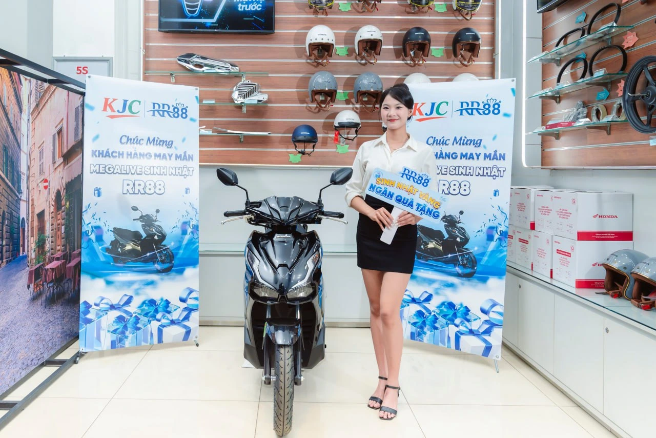 tặng xe air blade khách hàng may mắn